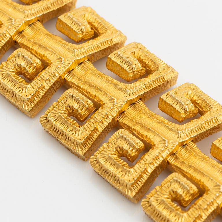 An 18K gold Maramenos & Pateras bracelet.