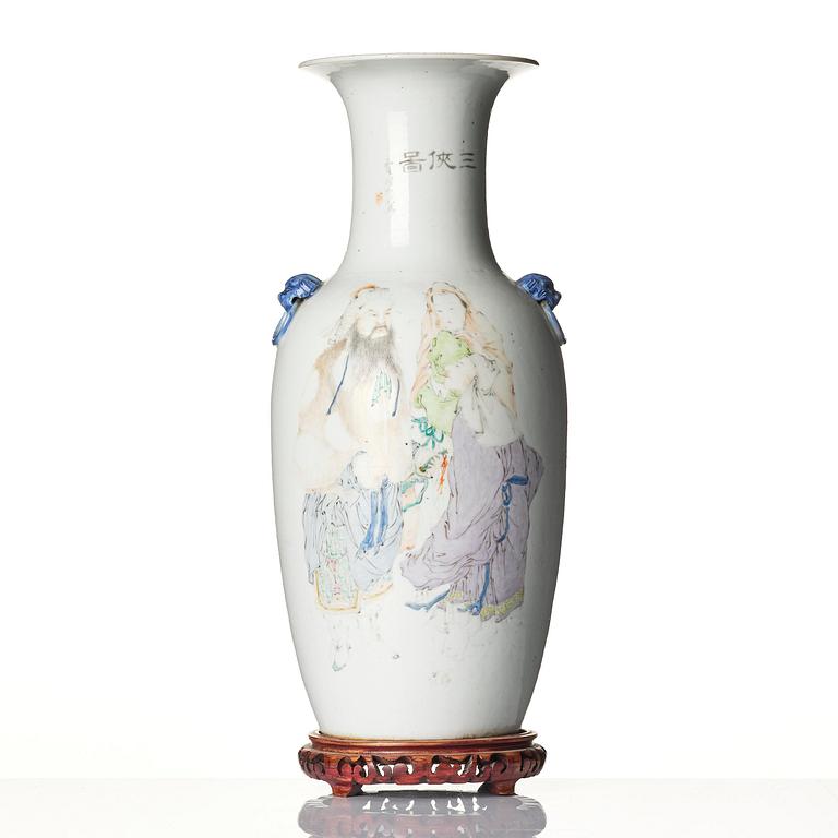 A blue and white an polychrome vase, late Qing dynasty.