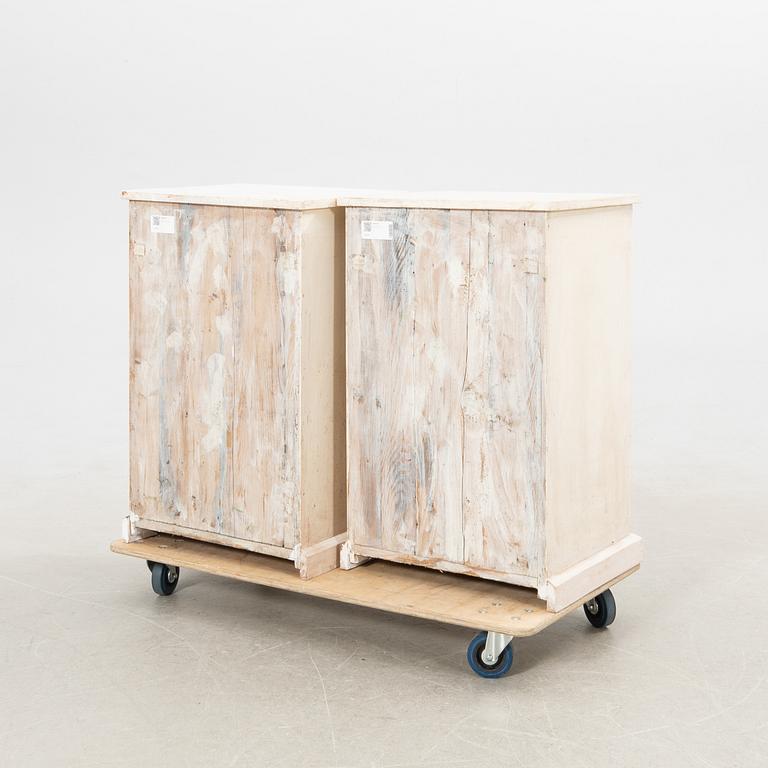 Sängbord/skåp, ett par, 1900-talets första hälft.