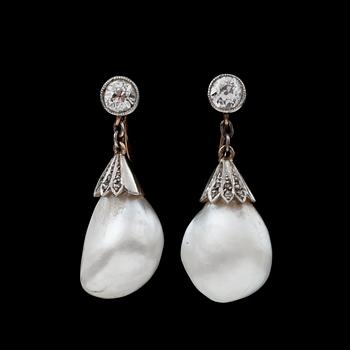 967. A pair of oriental pearl earrings set with brillaint cut diamonds, app. 0.30 each.