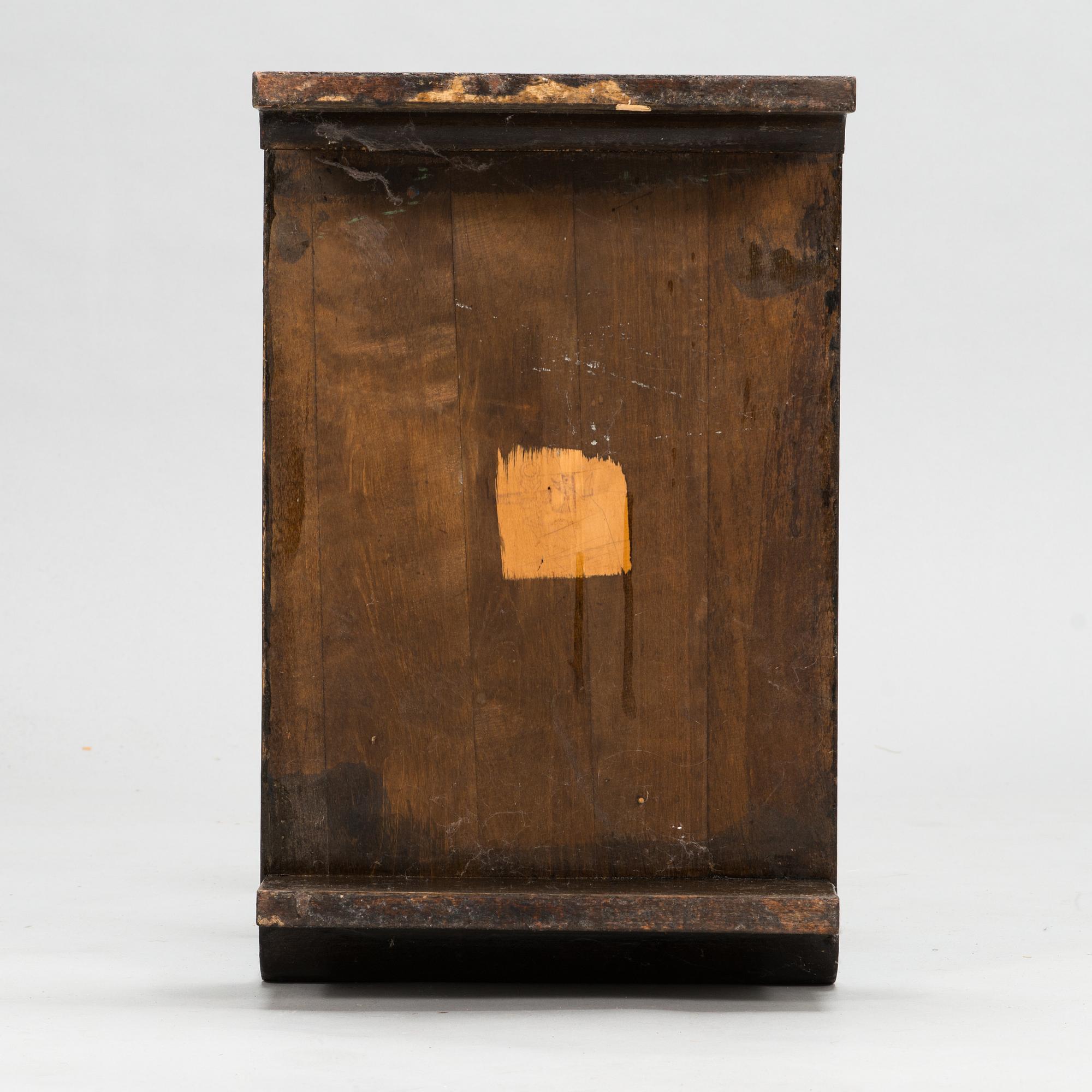 Maija Heikinheimo, sidobord, "Apu 604", märkt Asko. Modellen formgiven 1934.