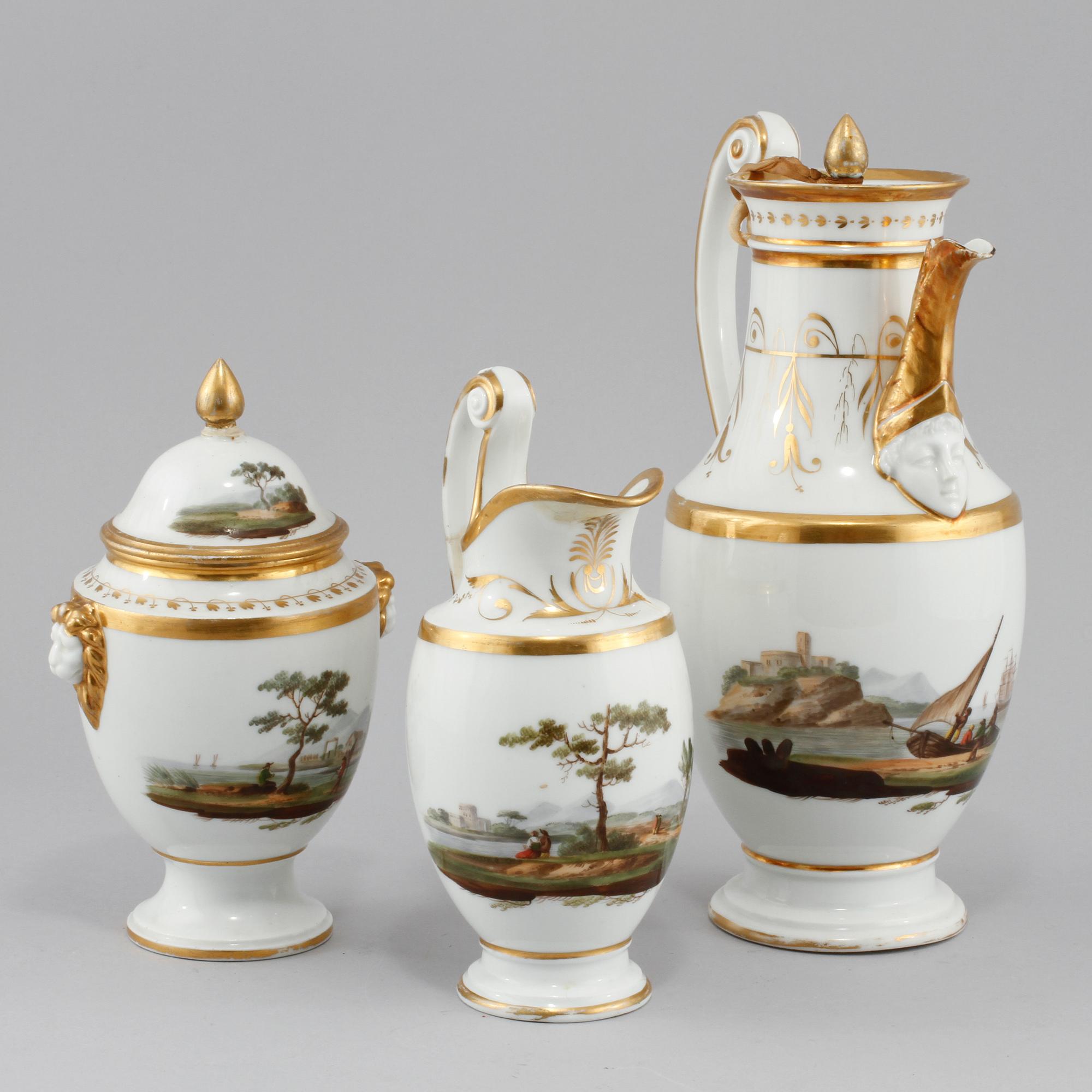 SERVISDELAR, 3 delar, porslin, empire, troligen Frankrike, 1800-talets första hälft.