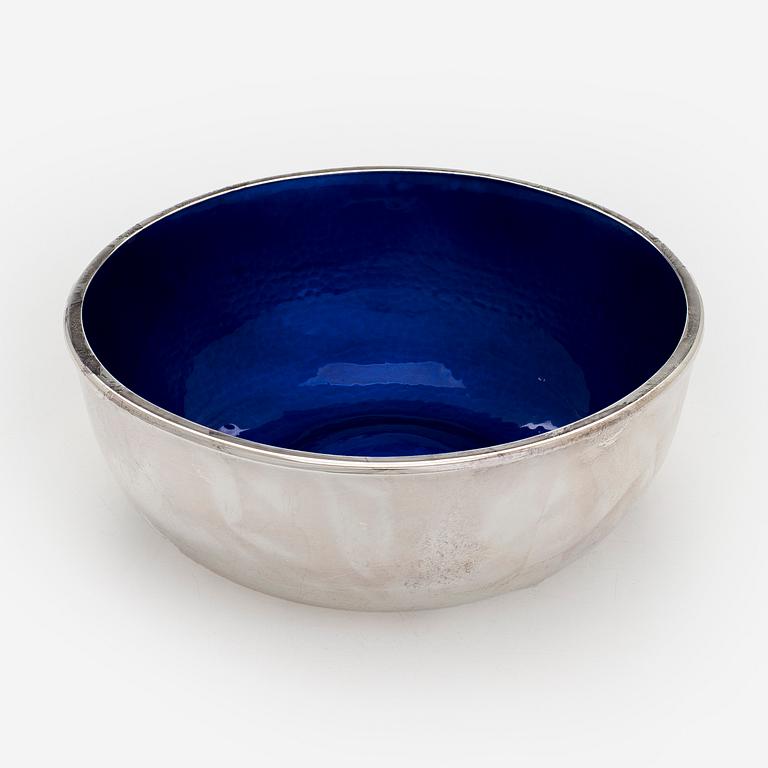 A. Tillander, malja, sterlinghopeaa ja emalia. Helsinki 2005.