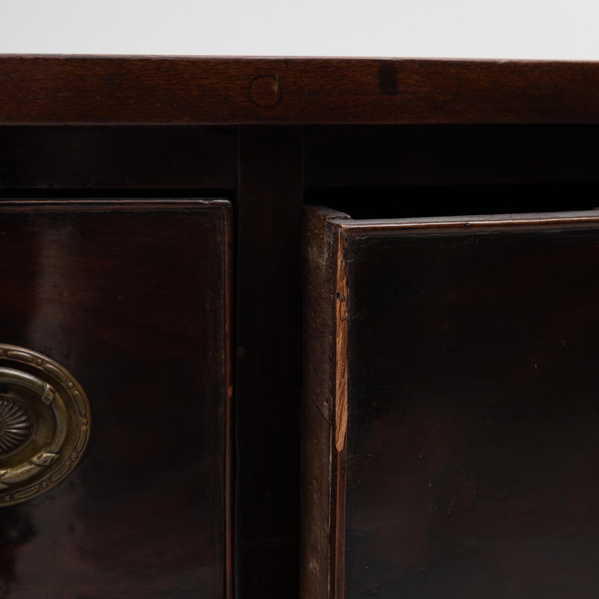 Sideboard, England, Sheraton style, early 20th century.