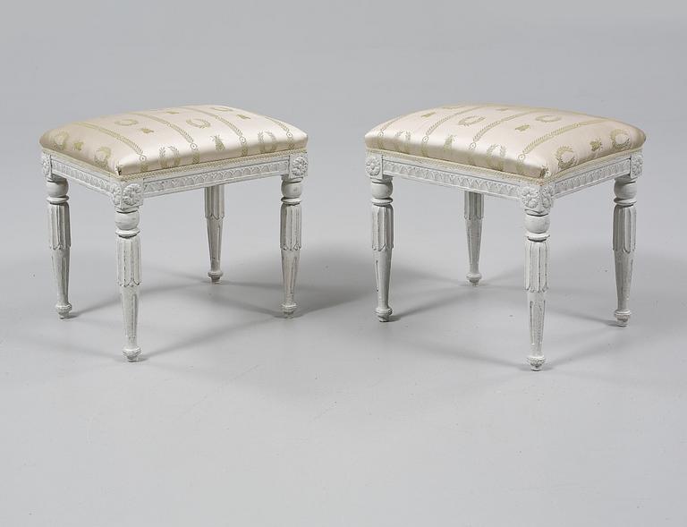 TABURETTER, ett par, 1800-tal.