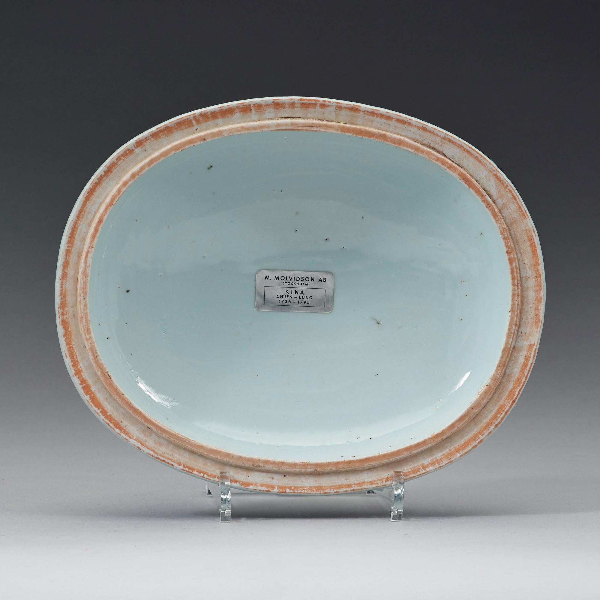 TERRIN med LOCK och FAT, kompaniporslin. Qingdynastin, Qianlong (1736-95).