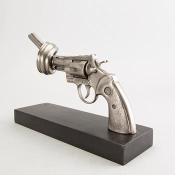 Carl-Fredrik Reuterswärd/ The Non-Violence Project Foundation, a signed and numbered sculpture 55/150 in humanium metal.