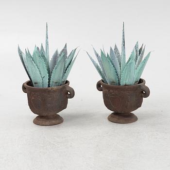 Trägårdsurnor, ett par, 1900-tal.