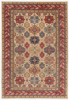 Rug, Pakistan. approx. 300 x 210 cm.
