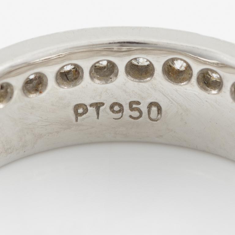 Ring, platinum with smaller brilliant-cut diamonds.