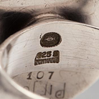 Riipus malli 423 ja sormus malli 107, sterlinghopeaa. Georg Jensen, Tanska.