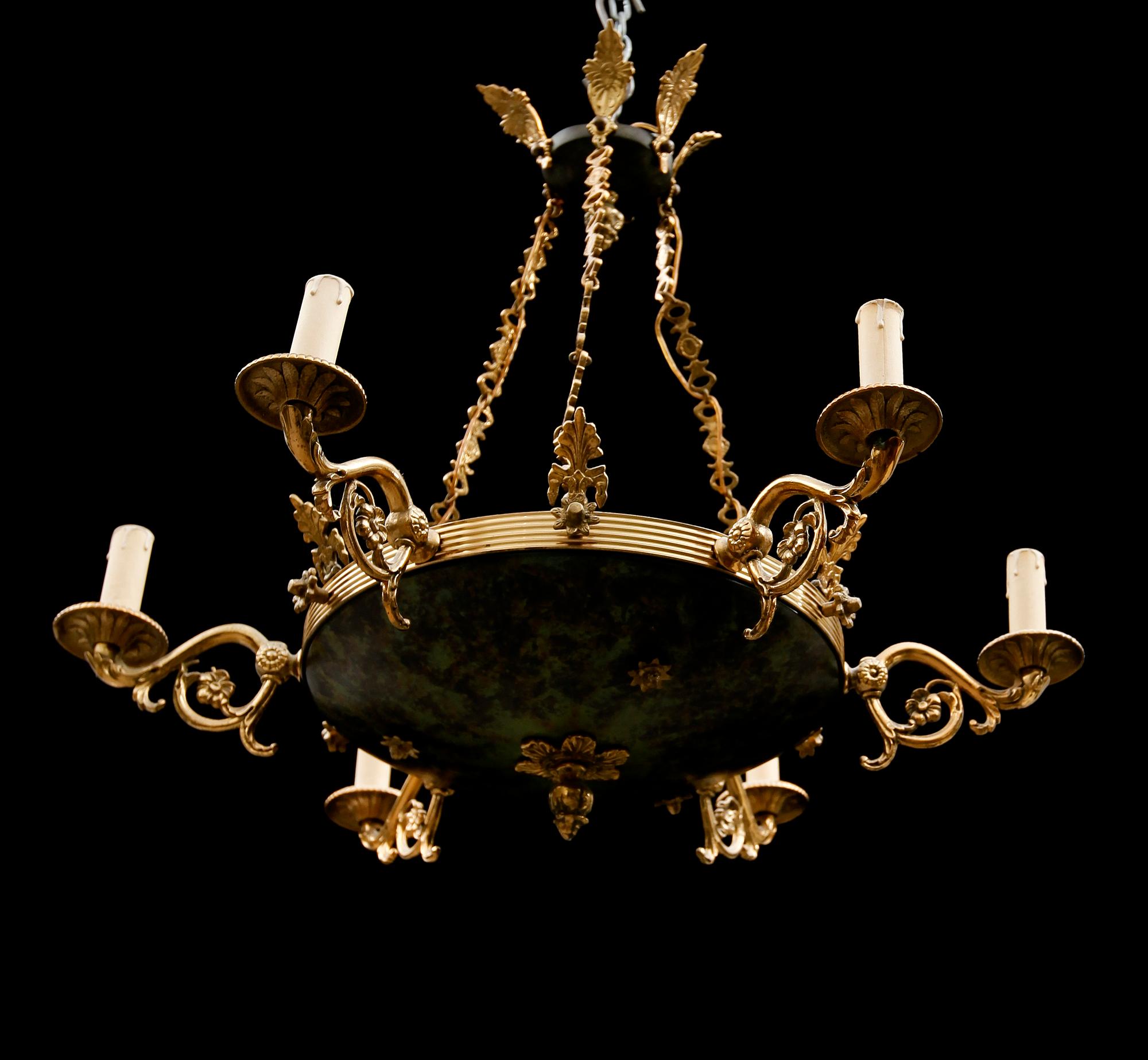 TAKAMPEL, empirestil, 1900-talets mitt. Höjd ca 60 cm.
