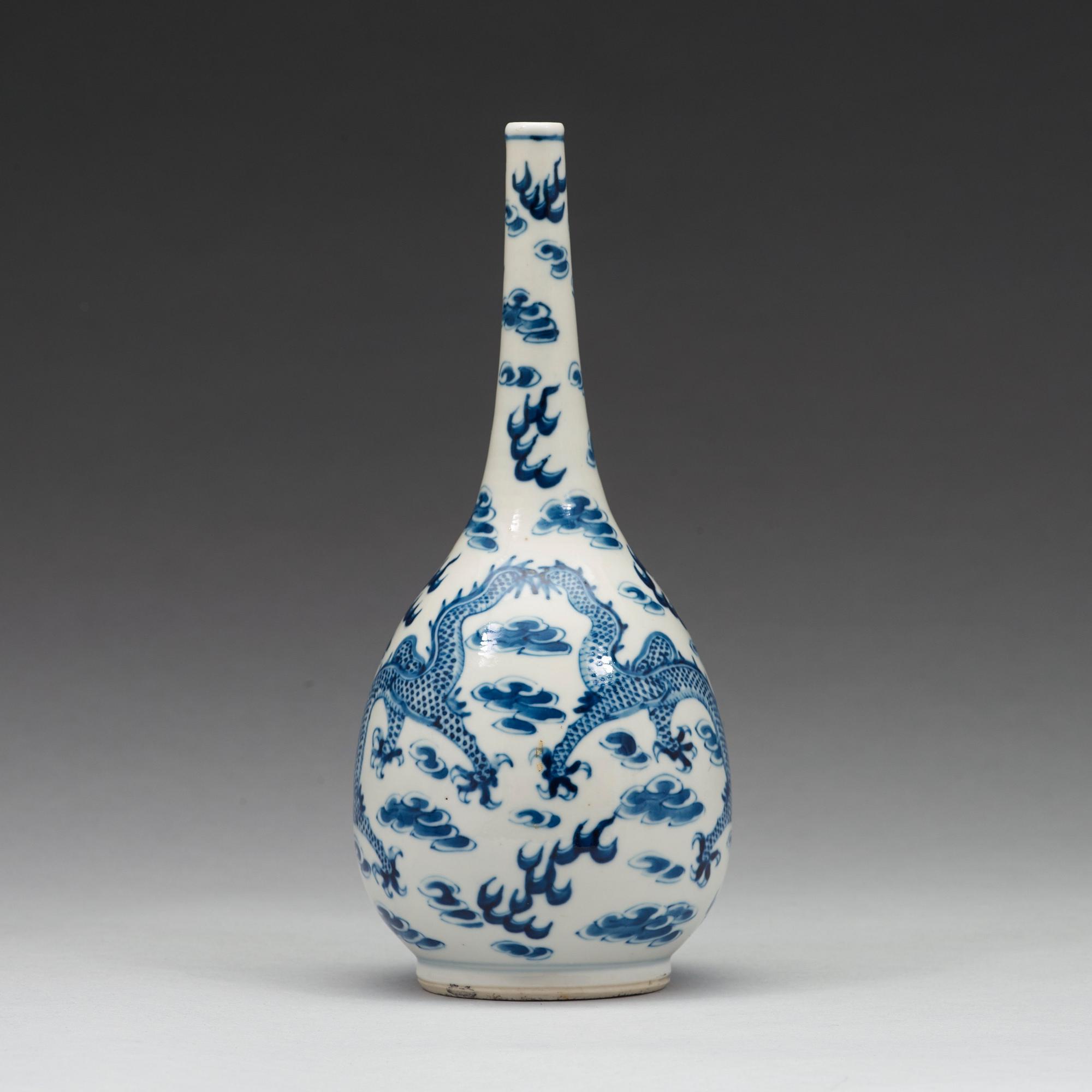 VAS, porslin. Qingdynastin, 1800-tal.
