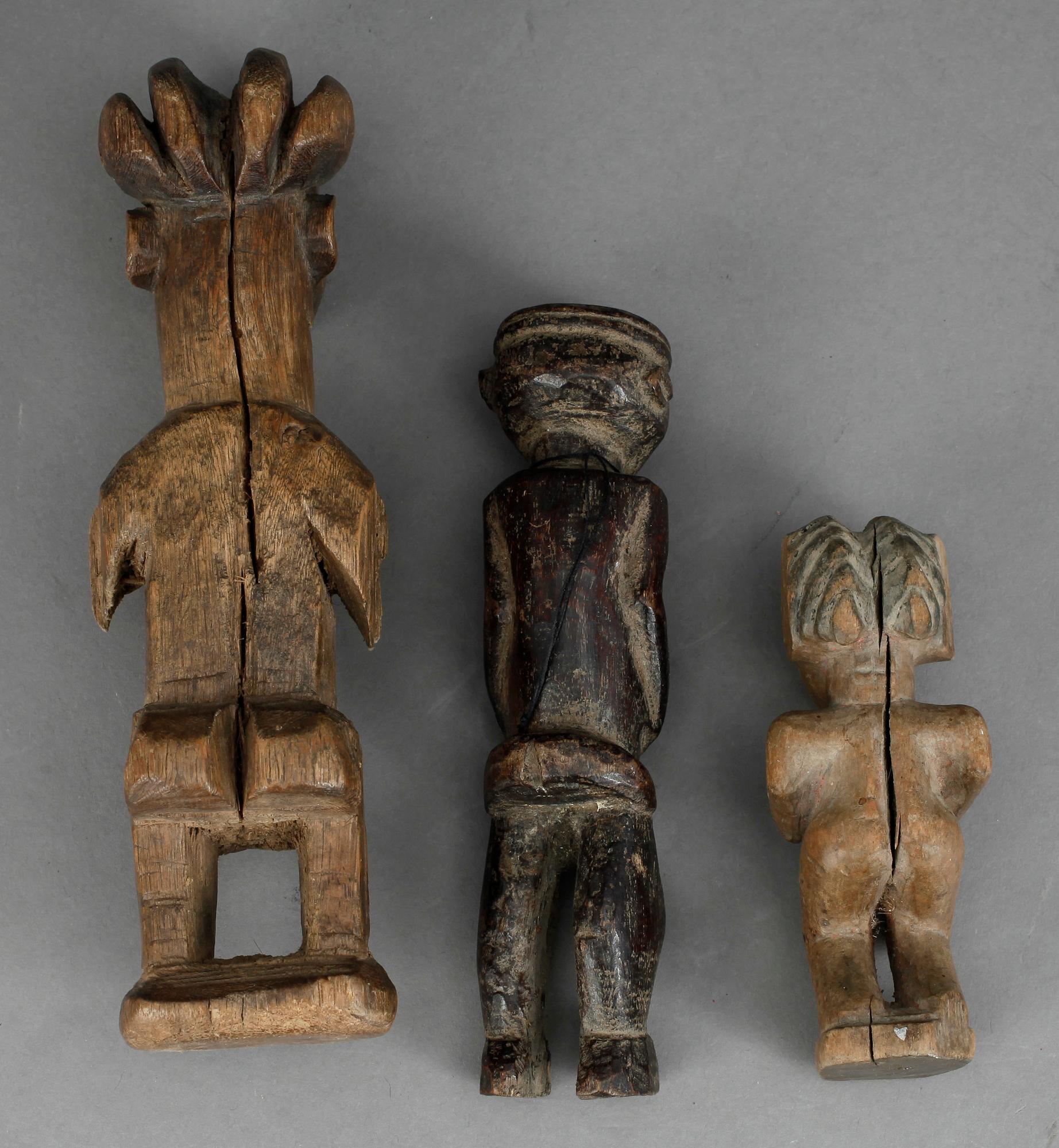 FIGURER, trä, 3 st, Centralafrika, 1900-tal.