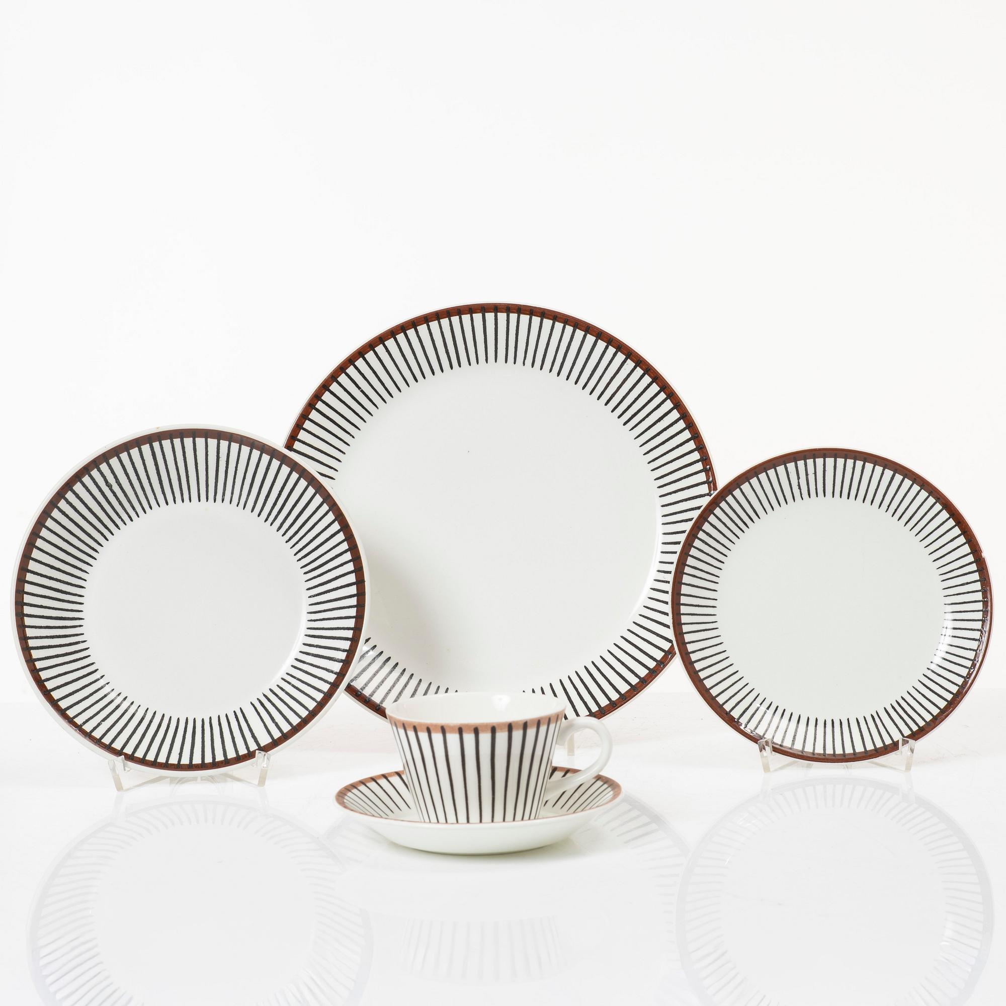 Stig Lindberg, 18 'Spisa Ribb' service pieces, Gustavsberg.