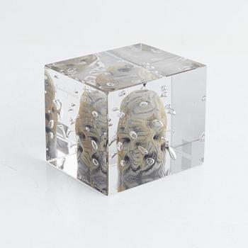 Oiva Toikka, an annual cube 1979, glass, Nuutajärvi, Finland.