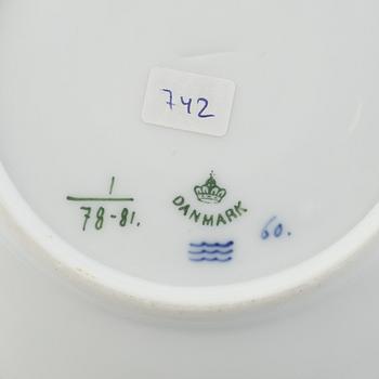 A large 'Blue Fluted Plain' porcelain tea cup with saucer, Royal Copenhagen, model 78, 1893-1900.