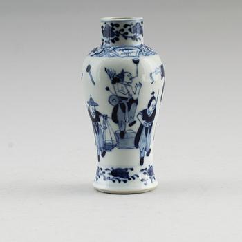 VAS, porslin, ostindisk, möjligen 1800-tal.