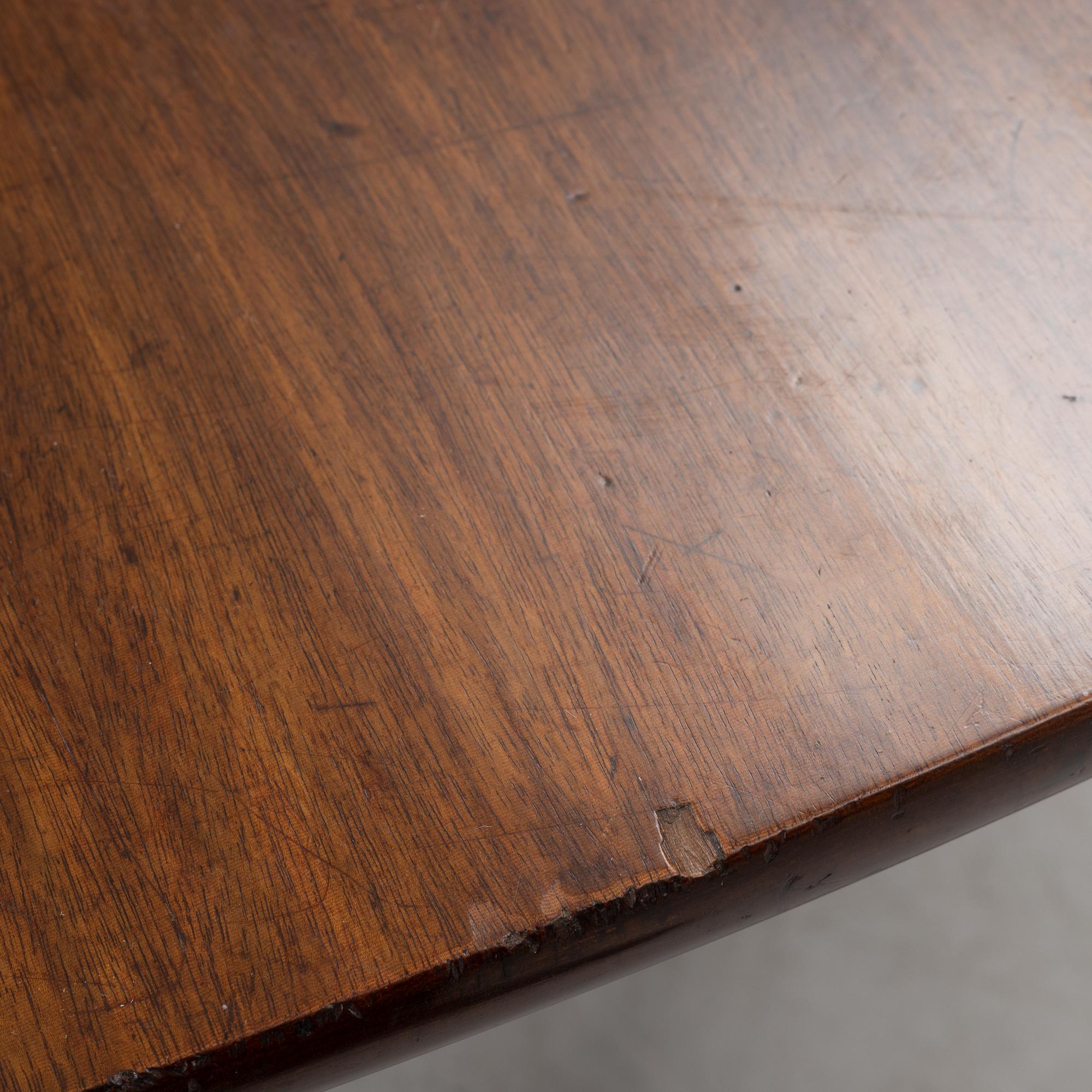 Drop-leaf table, England, 19th Century.