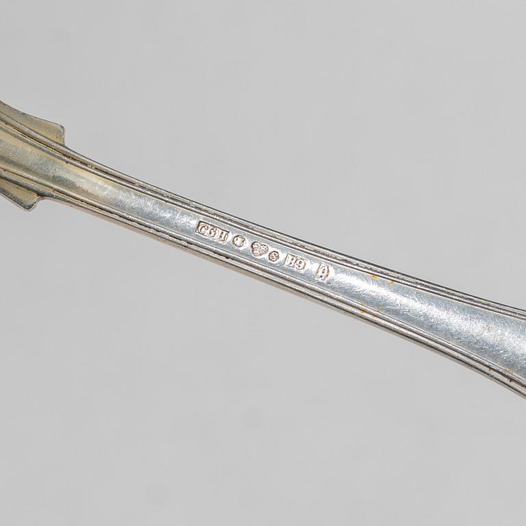 Bestick, 12 st, silver, modell "Engelsk snäck", CG Hallberg, Stockholm, bl a 1954, samt en sockertång.