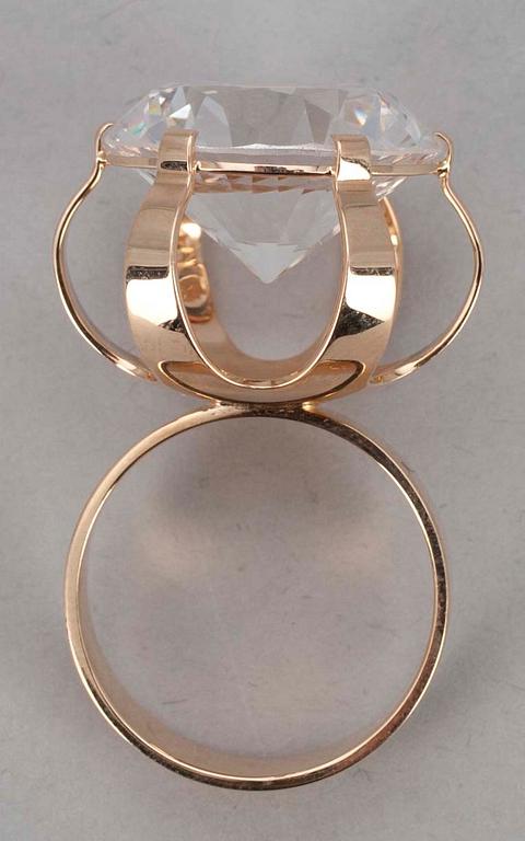 ELIS KAUPPI, RING, guld 14K och bergskristall, Eelis Kauppi, Kupittaan Kulta, Åbo, 1966. Tot. vikt ca 10, 4 gram.