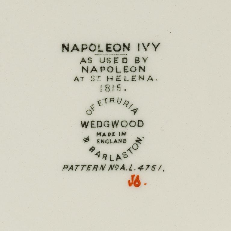 A part 'Napoelon Ivy' dinner and coffee service, Wedgwood, England, second half of the 20th century (53 pieces).