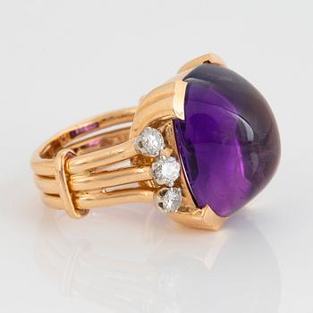 A WA Bolin ring in 18K gold set with a cabochon-cut amethyst and round brilliant-cut diamonds.