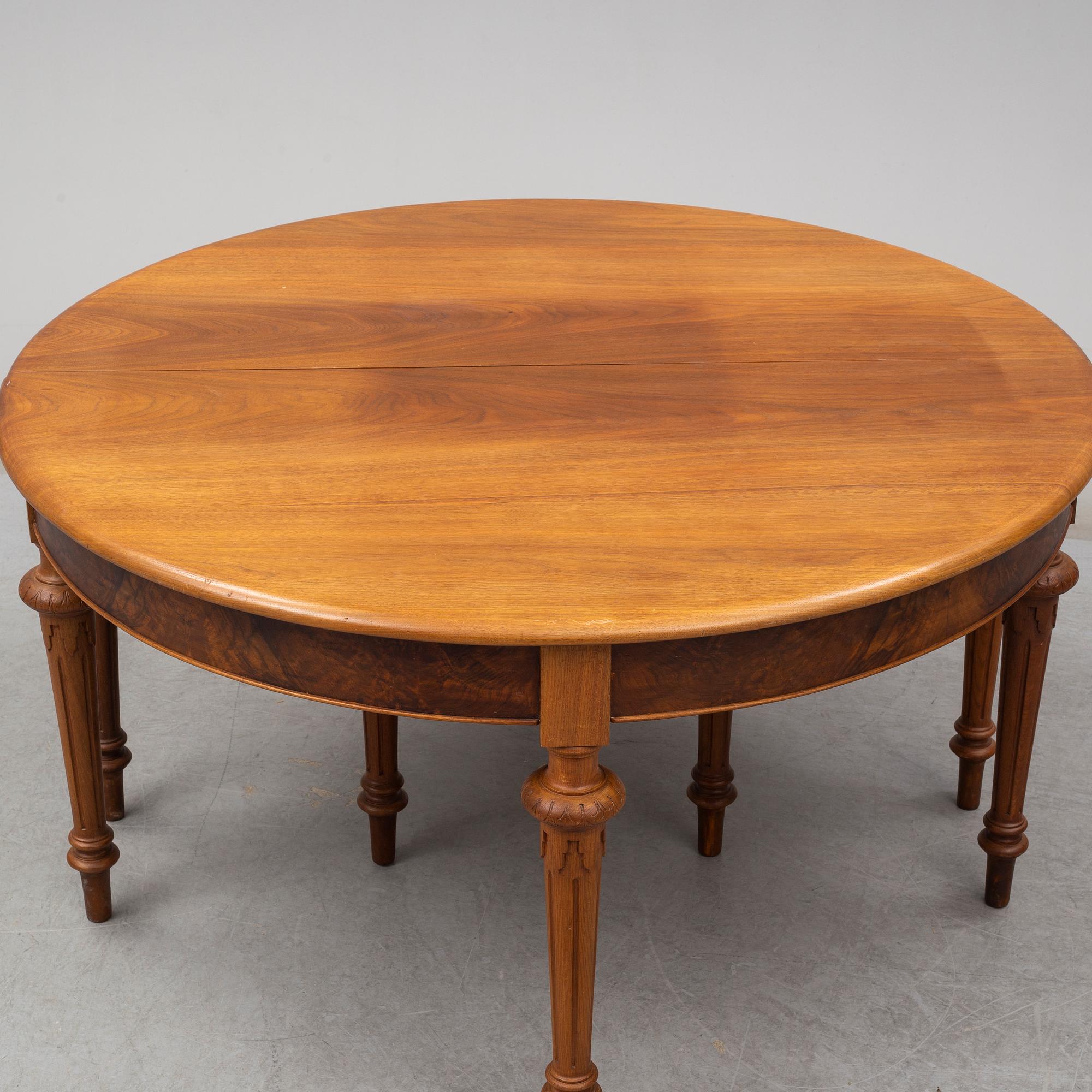 A DINING TABLE, second half of the 19th century. 5 painted leaves included.