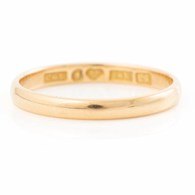 18K gold ring.