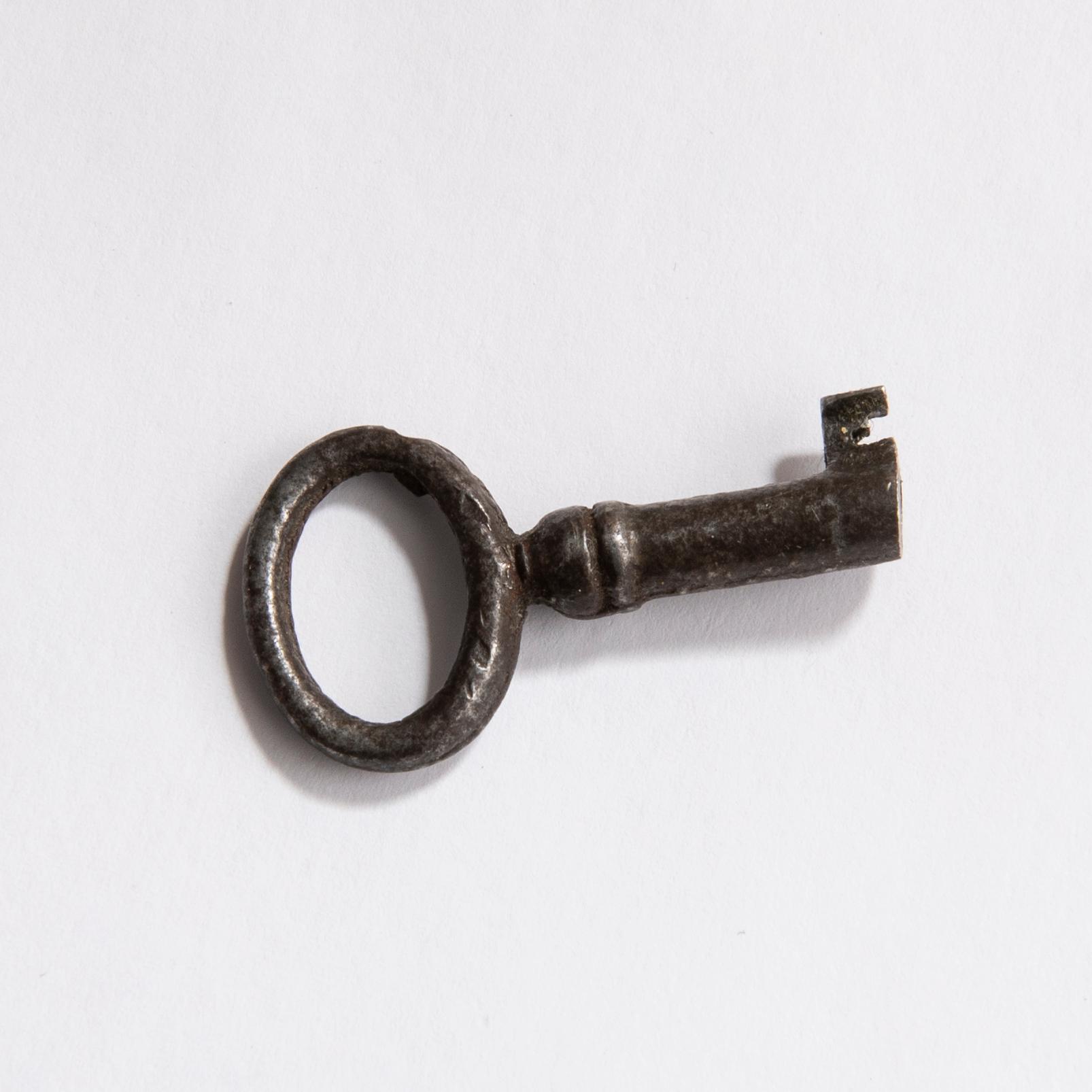 Monterskåp/byrå rokokostil 1900-talets första hälft.