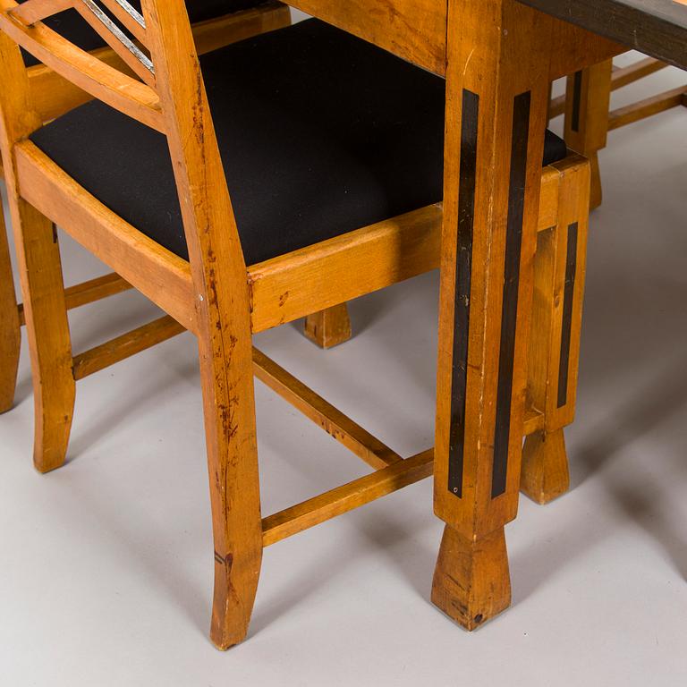 A 1920s/30s century dining table and set of 6 + 2 chairs.
