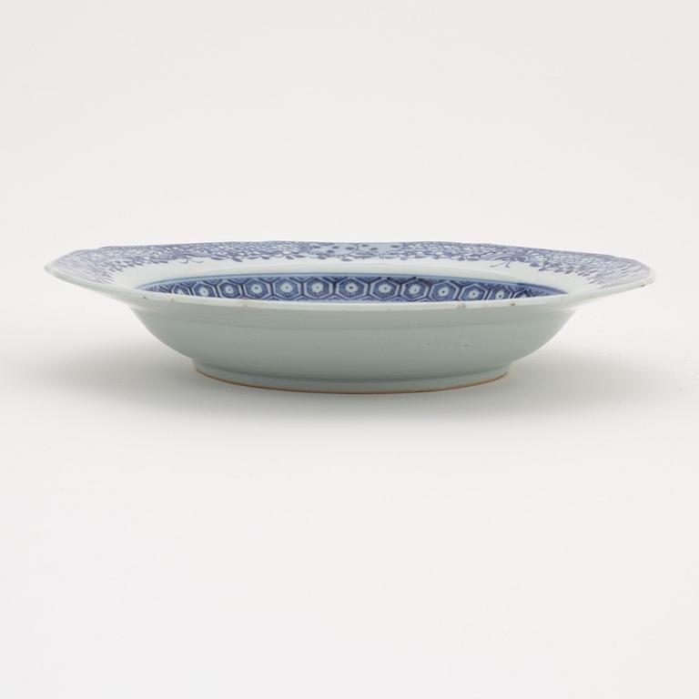 Sopptallrikar, sex stycken, porslin, Kina, Qingdynastin, Qianlong (1736-95).