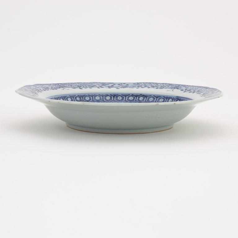 A set of six Chinese blue and white soup dishes, Qing dynasty, Qianlong (1736-95).