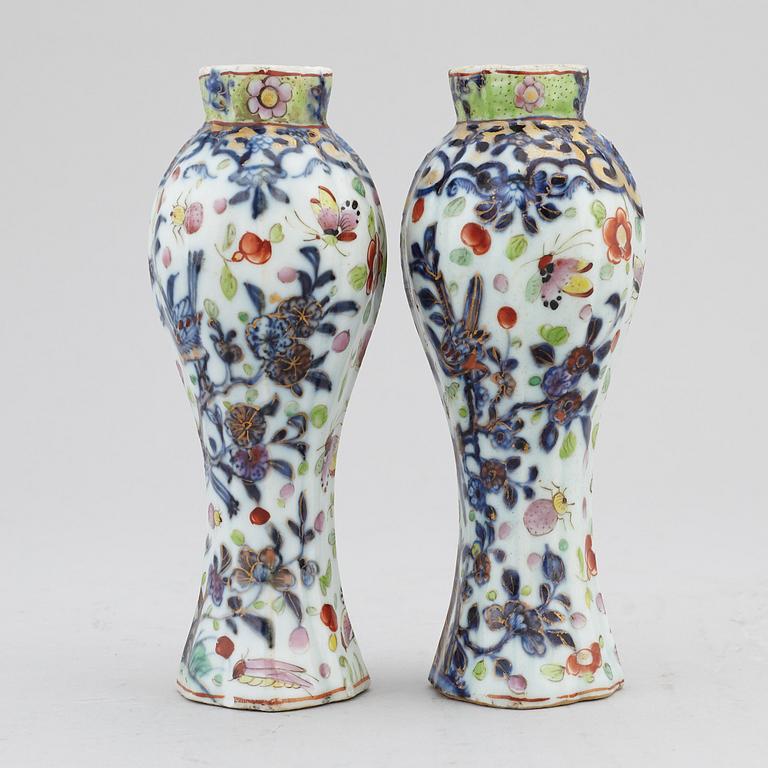 A pair of clobbered export vases, Qing dynasty, Qianlong (1736-95).