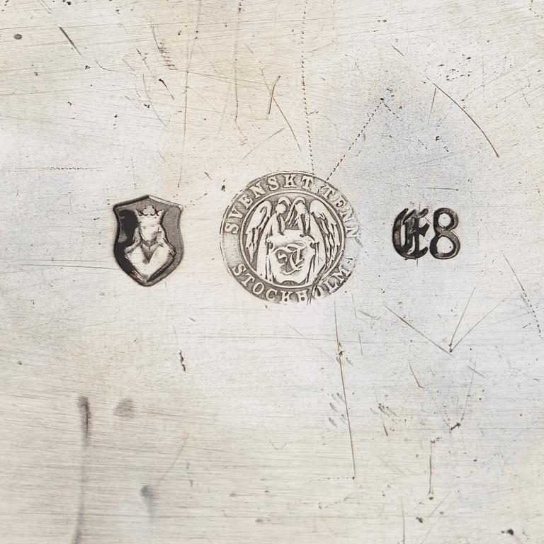 Firma Svenskt Tenn, a pewter box, Stockholm 1932, model A 1690.