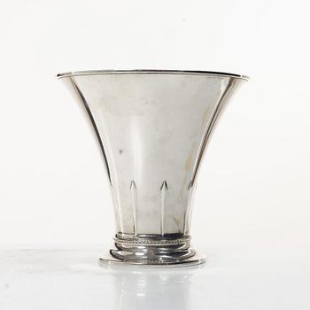 Vase, silver, CG Hallberg, Stockholm, 1929.