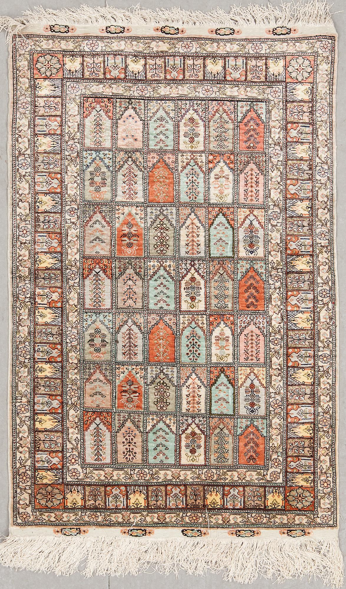 MATTA, old, Kayseri, silke, ca 137 x 86 cm.