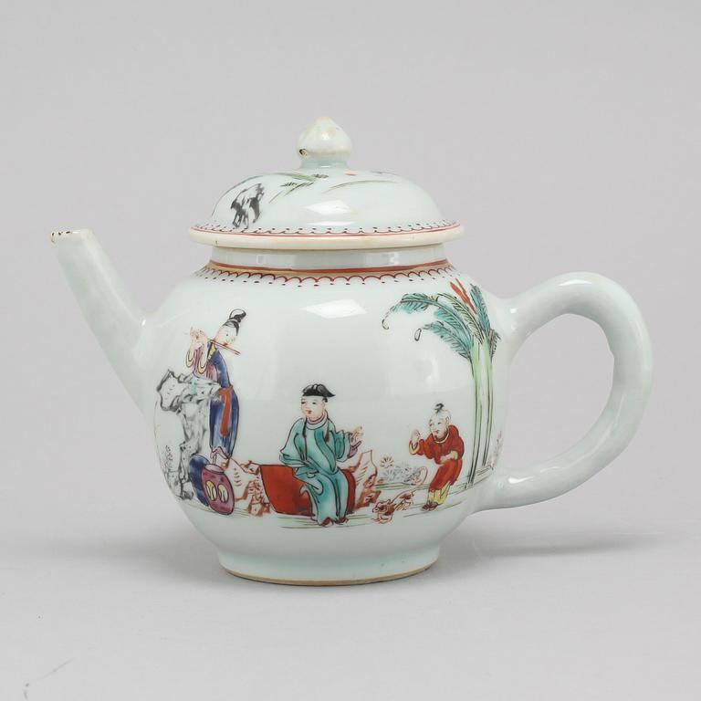 A chinese famille rose teapot with cover, Qing dynasty, Qianlong (1736-95).