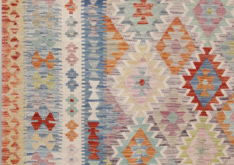 A Kilim carpet, approx. 287 x 197 cm.