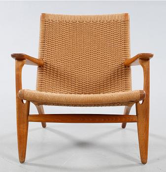 KARMSTOL, "CH-25", Hans J. Wegner, Carl Hansen, Danmark, 1900-talets andra hälft.
