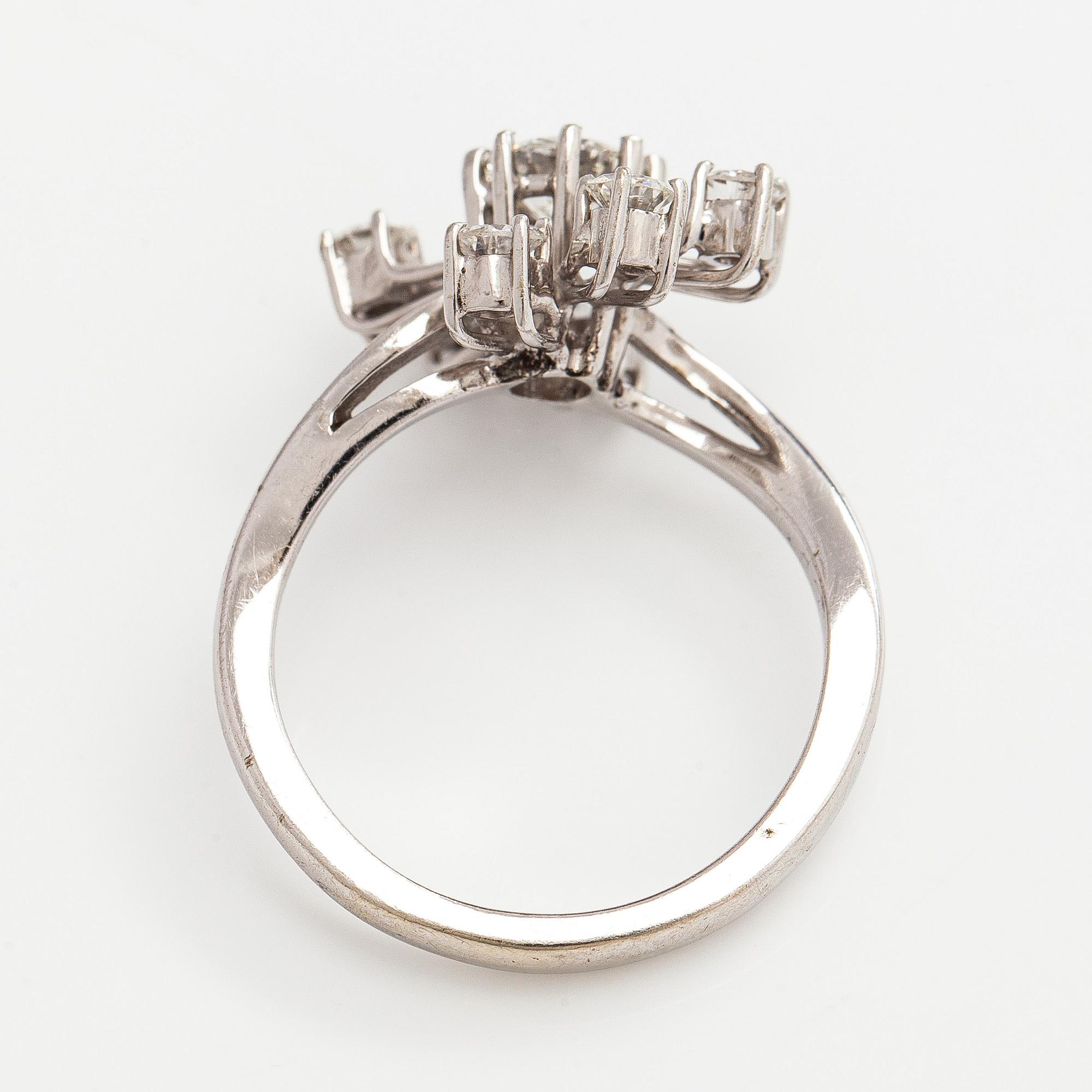 Ring, brilliant cut diamonds, 18K white gold.