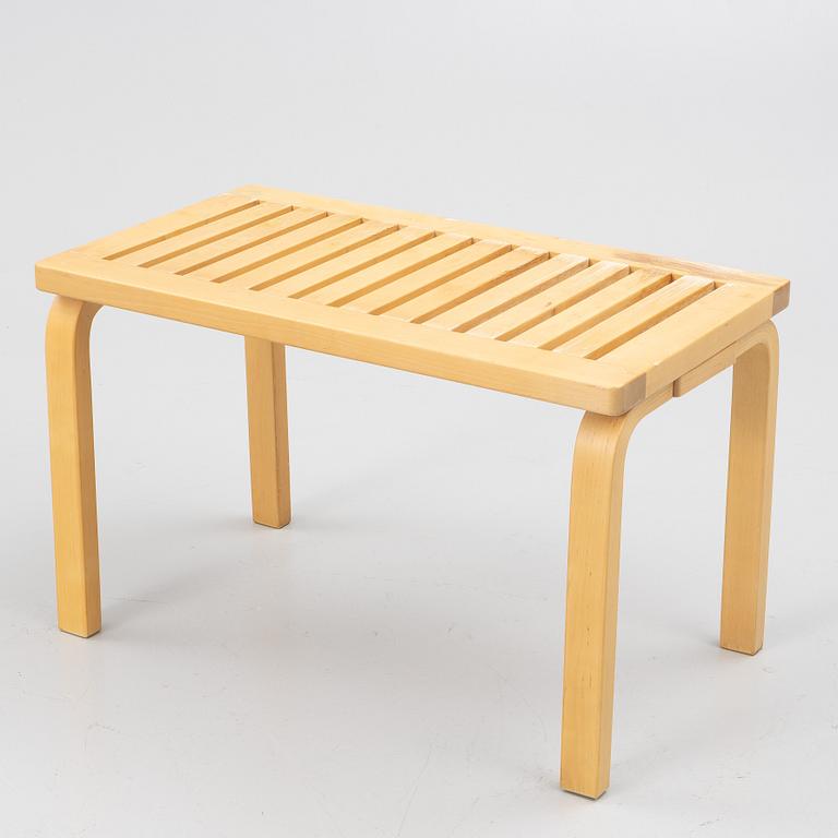 Alvar Aalro, a modewl 153 B bench, Artek.