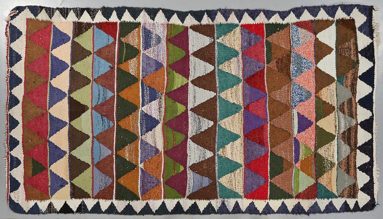 MATTA, Kelim, modern tillverkning. Ca 246 x 143 cm.