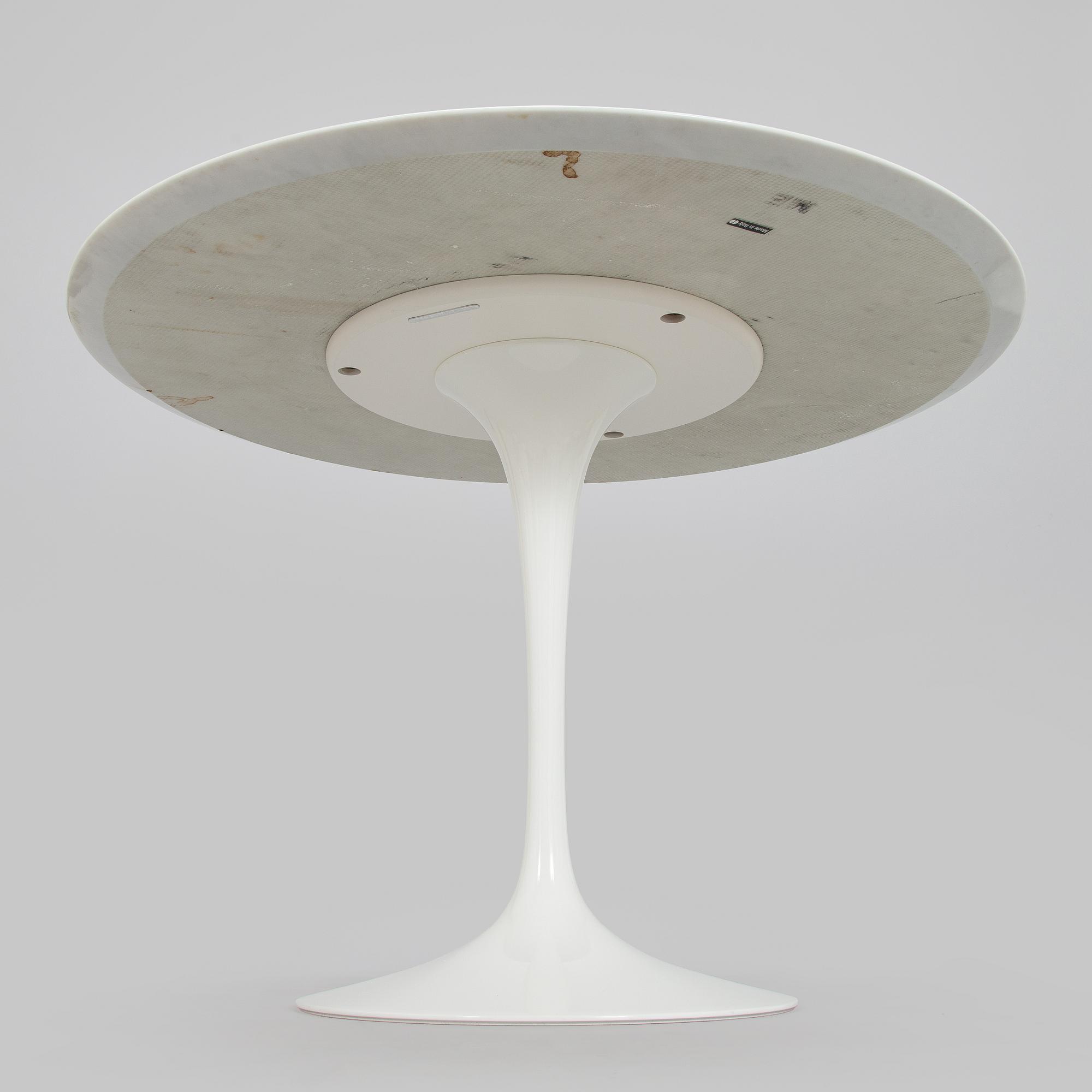 Eero Saarinen, A dining table 'Tulip' Knoll International.