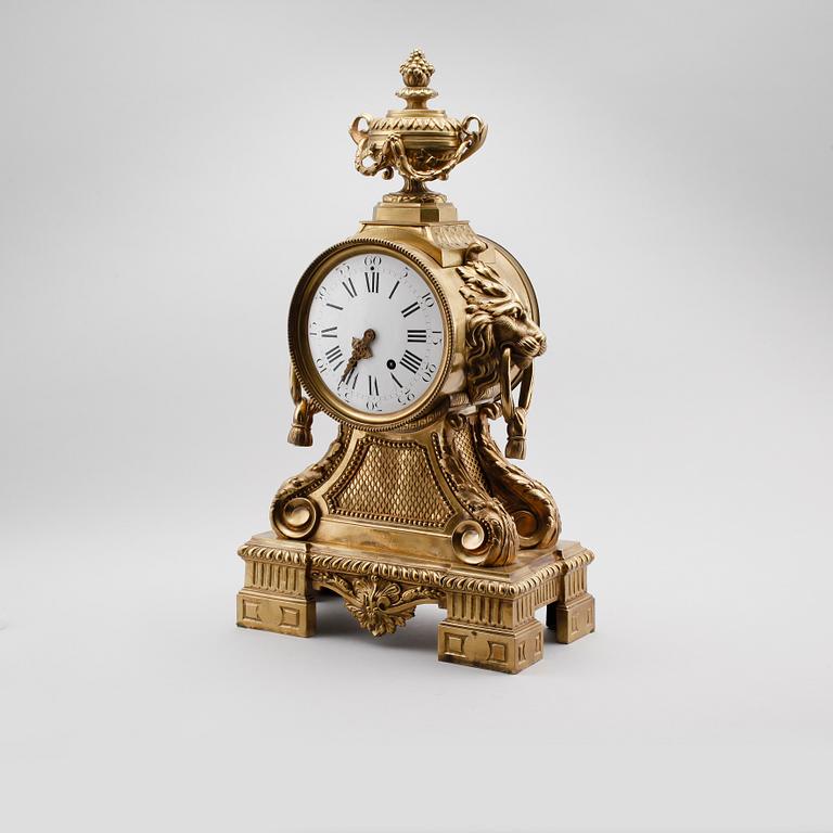 BORDSPENDYL, mässing, 1800-talets andra hälft.