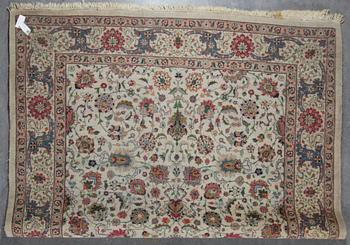 MATTA, semiantik/old Täbris. Ca 329 x 240 cm.