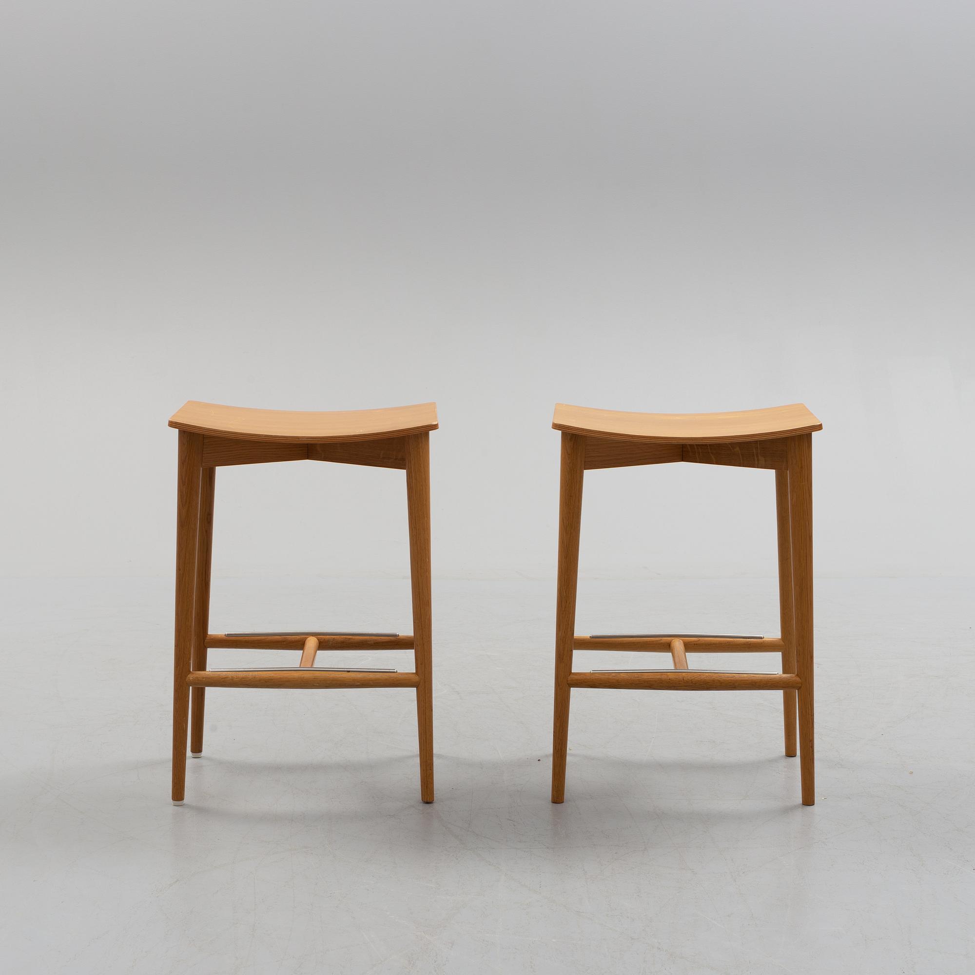 JONAS LINDVALL, pallar, 2 st, "Oak", Skandiform, 2000-tal.