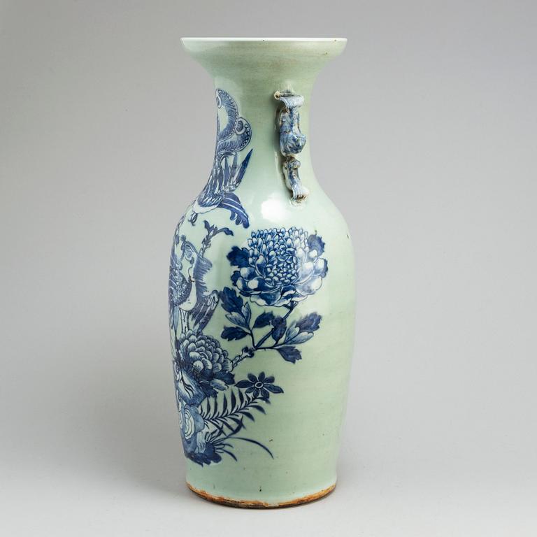 A large blue and white and celadon glazed vase, Qing dynasty, late 19th/early 20th century.