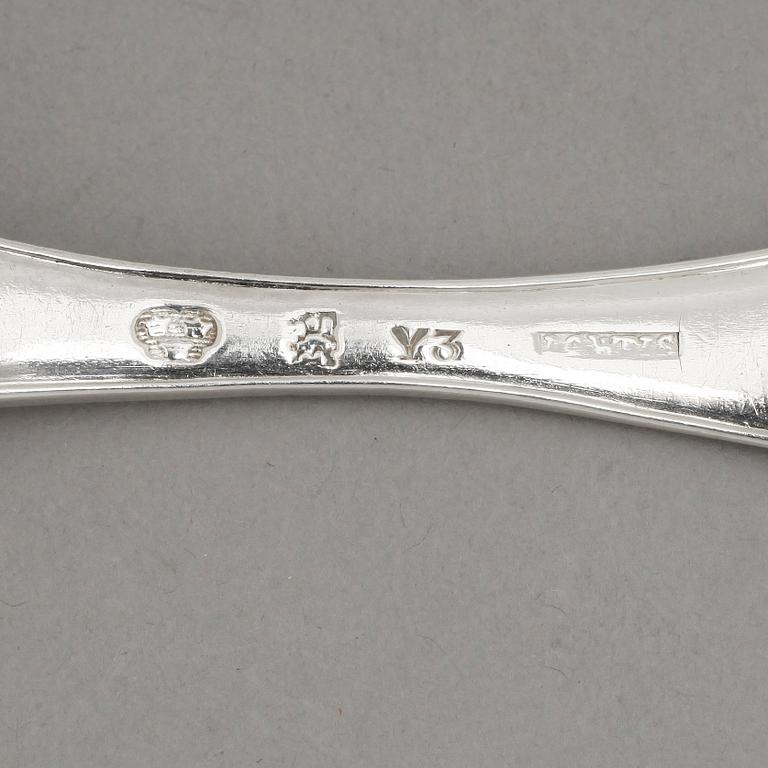 BESTICKDELAR, 12 st, silver, "Svensk spetsig", olika mästare, bla G. G. Rehnberg i Norrköping. 1800-tal. Tot ca 600 g.