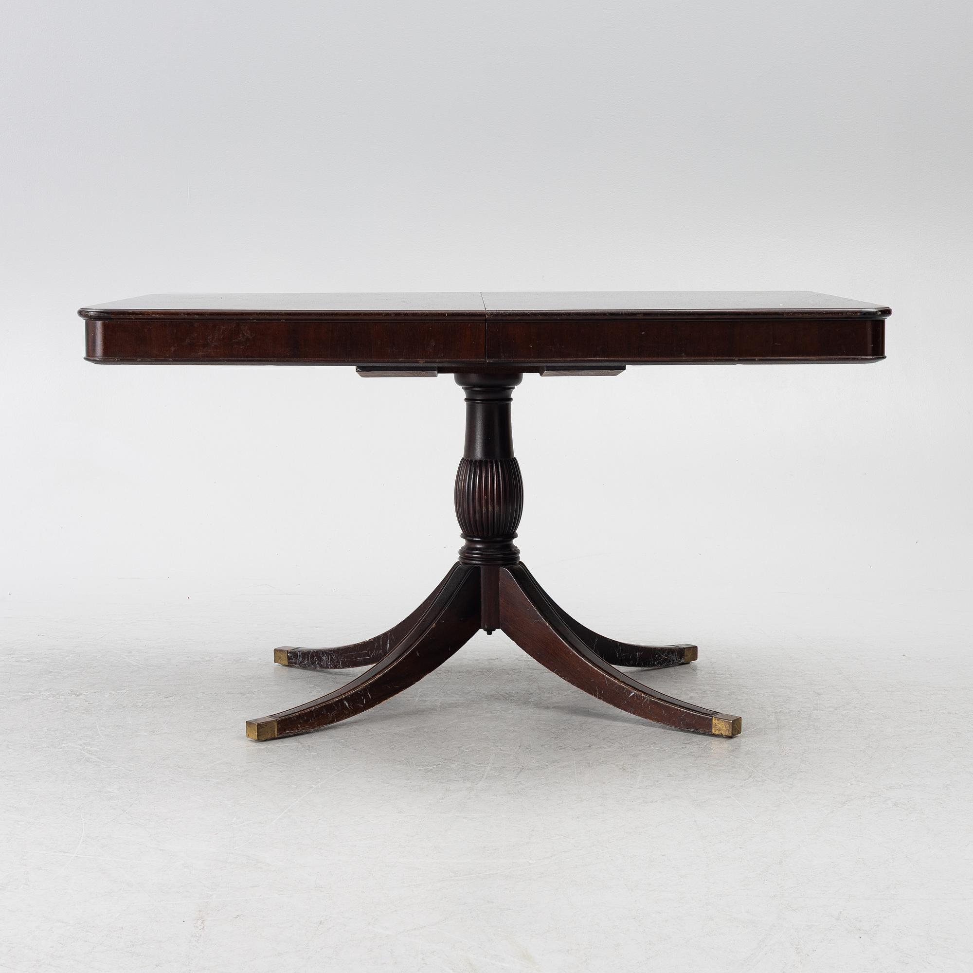 Matsalsbord,  Engelsk stil, tidigt 1900-tal.